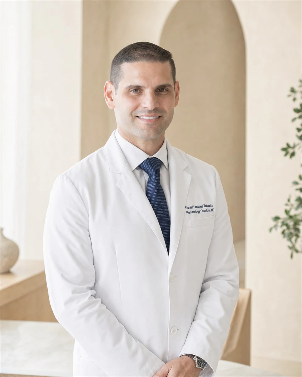 Retrato del Dr. Daniel Sánchez Taboada de Miami Oncology Specialist